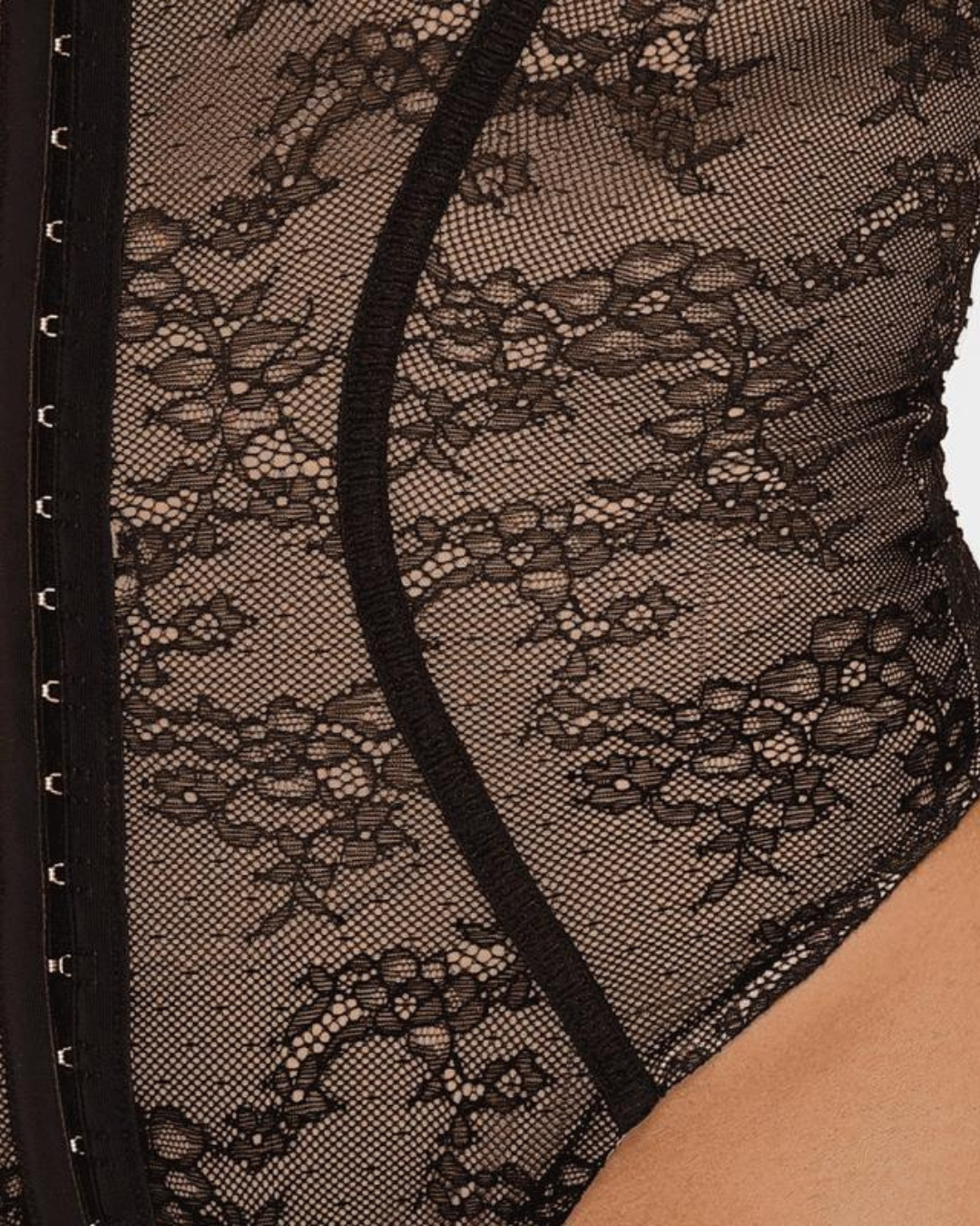 Body de Encaje con Transparencias y Escote en V que Realza tu Silueta