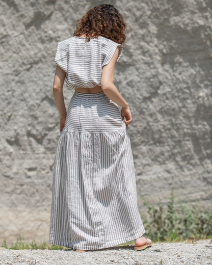 Conjunto de Dos Piezas con Top sin Mangas a Rayas y Falda Larga Casual