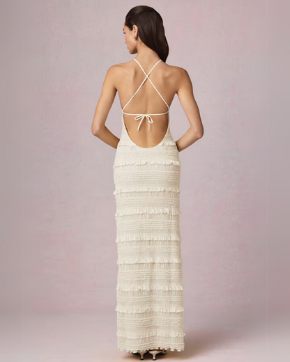 Vestido largo de volantes con cuello halter y espalda descubierta