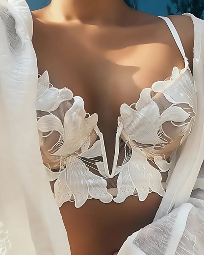 Conjunto de Lencería de Encaje Floral con Sujetador de Copa Estructurada y Tanga a Juego