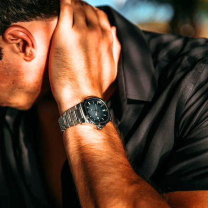 Reloj de Acero Inoxidable con Esfera Negra y Diseño Elegante para Hombre