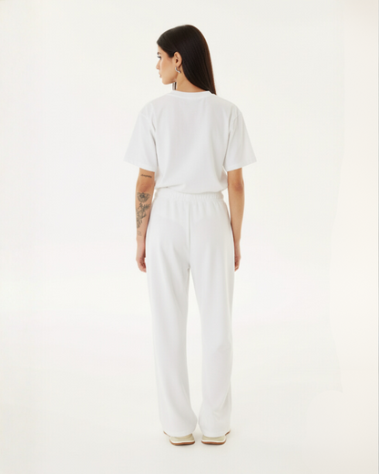 Conjunto de Mujer con Estilo Minimalista