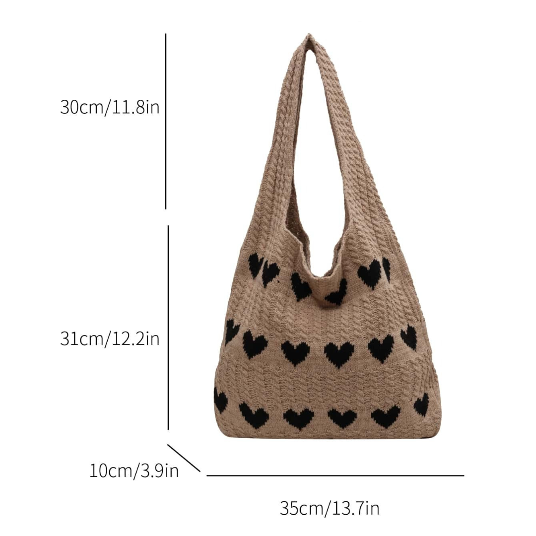 Bolso tejido con patrón de corazones