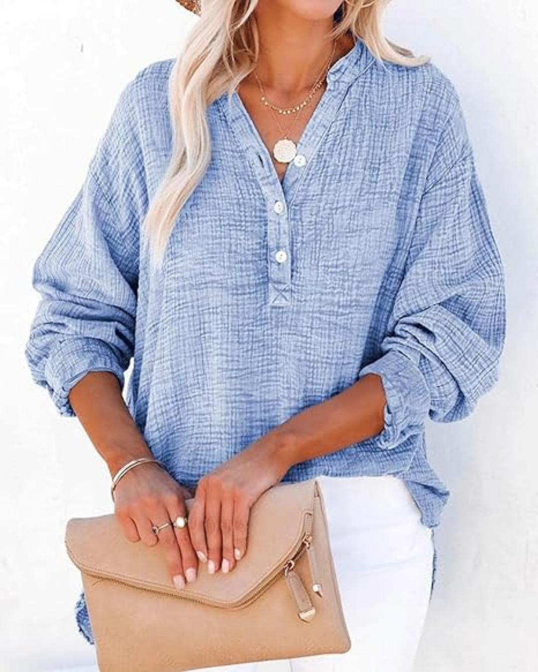 Camisa de Manga Larga con Cuello en V, Botones Frontales y un Diseño Clásico con Toque Moderno
