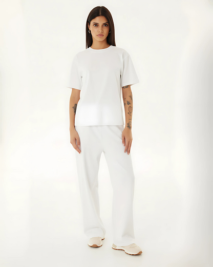 Conjunto de Mujer con Estilo Minimalista