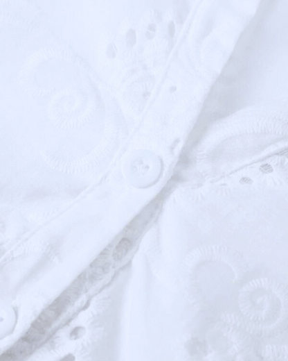 Vestido Corto Bordado con Manga Abullonada y Diseño Troquelado para un Look Ligero y Encantador