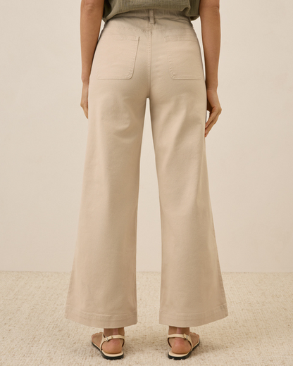 Pantalones de Sarga Elástica de Pierna Ancha con Corte Cómodo y Estilo Versátil