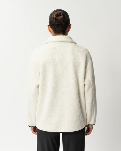 Abrigo de lana con cremallera frontal y cuello alto