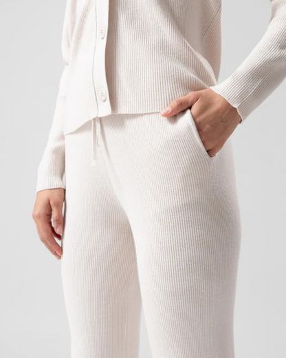 Conjunto de Dos Prendas de Punto Acanalado: Cárdigan y Pantalón para más Estilo y Comodidad
