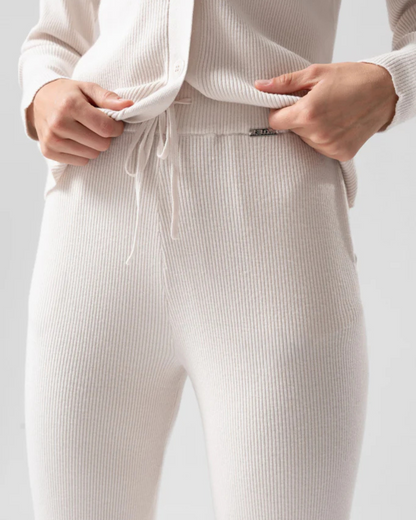 Conjunto de Dos Prendas de Punto Acanalado: Cárdigan y Pantalón para más Estilo y Comodidad