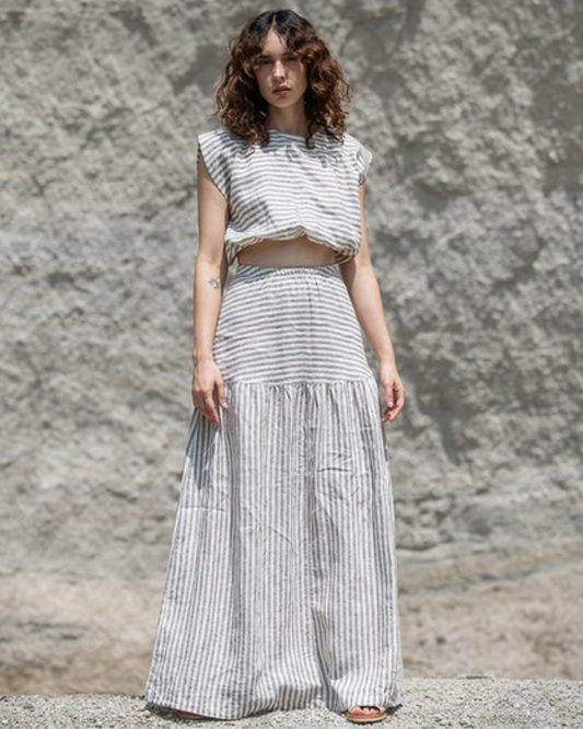 Conjunto de Dos Piezas con Top sin Mangas a Rayas y Falda Larga Casual