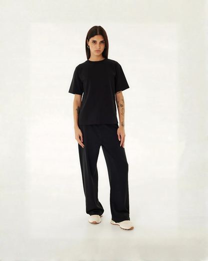 Conjunto de Mujer con Estilo Minimalista