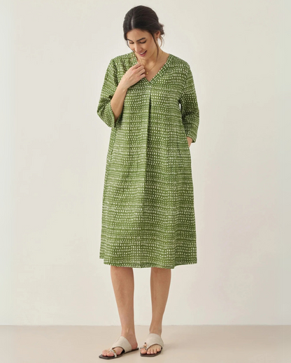 Vestido de Lino con Escote V de Lunares