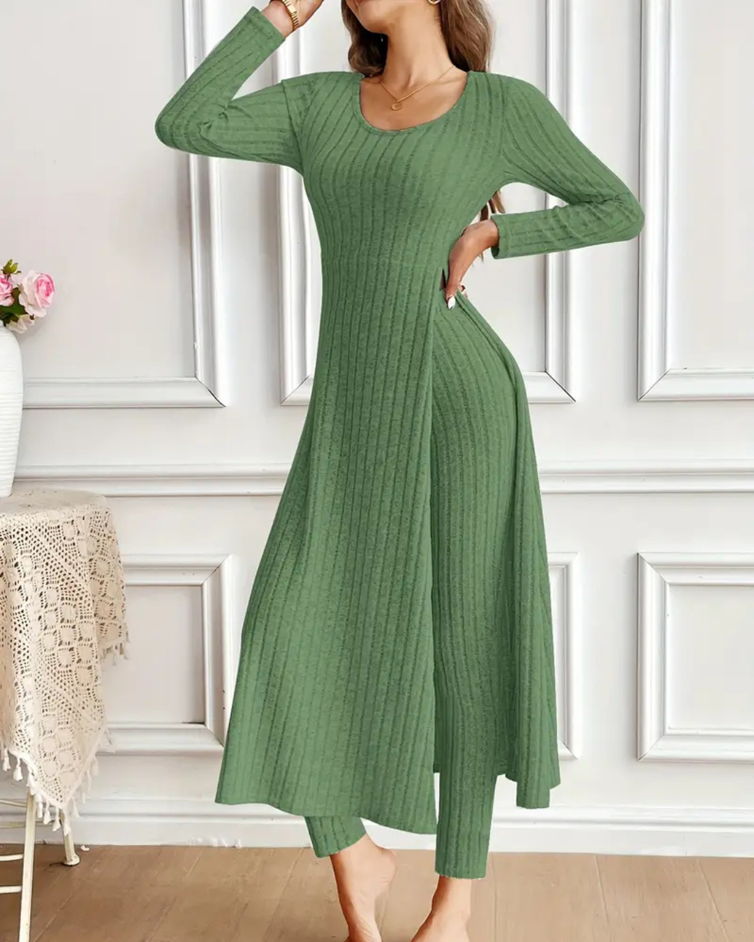 Conjunto de dos piezas con camisa de manga larga con cuello redondo y pantalones para mujer
