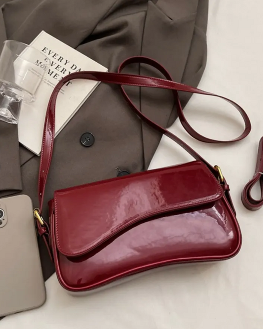 Bolso baguette rojo para mujer compacta con estilo moderno