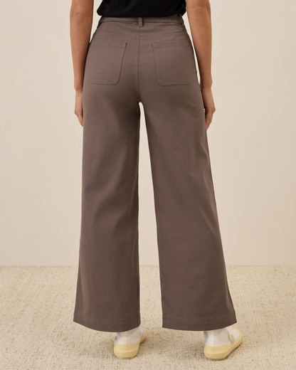 Pantalones de Sarga Elástica de Pierna Ancha con Corte Cómodo y Estilo Versátil