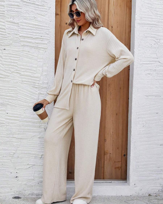 Conjunto de Dos Piezas con Tejido Canalé y Ajuste Relajado para un Estilo Sofisticado